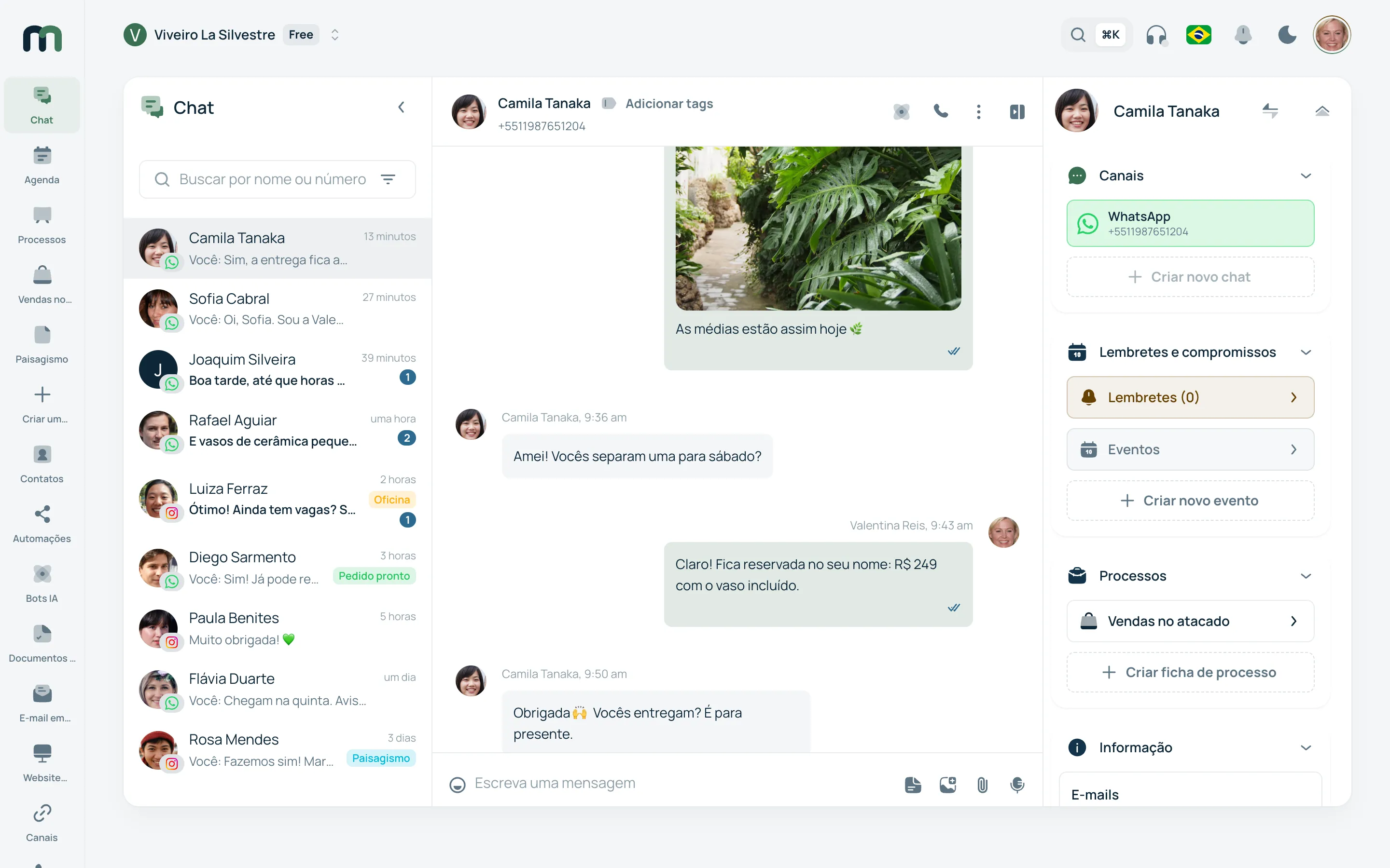 A caixa de entrada do meruma: conversas de WhatsApp, Instagram e e-mail em uma só tela, com a ficha do contato ao lado.